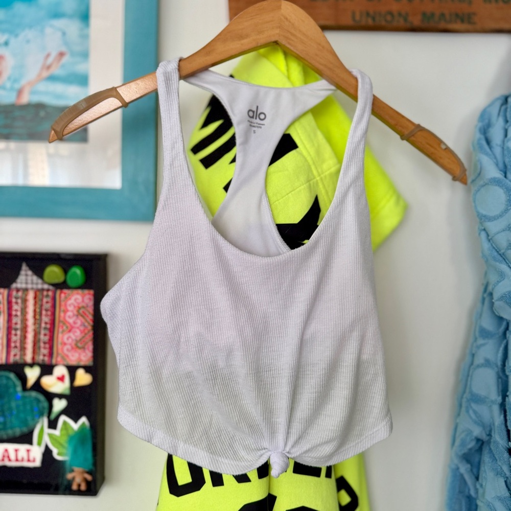 Alo yoga ribbed tank top / bra 

Rare style hard to find 

Size small